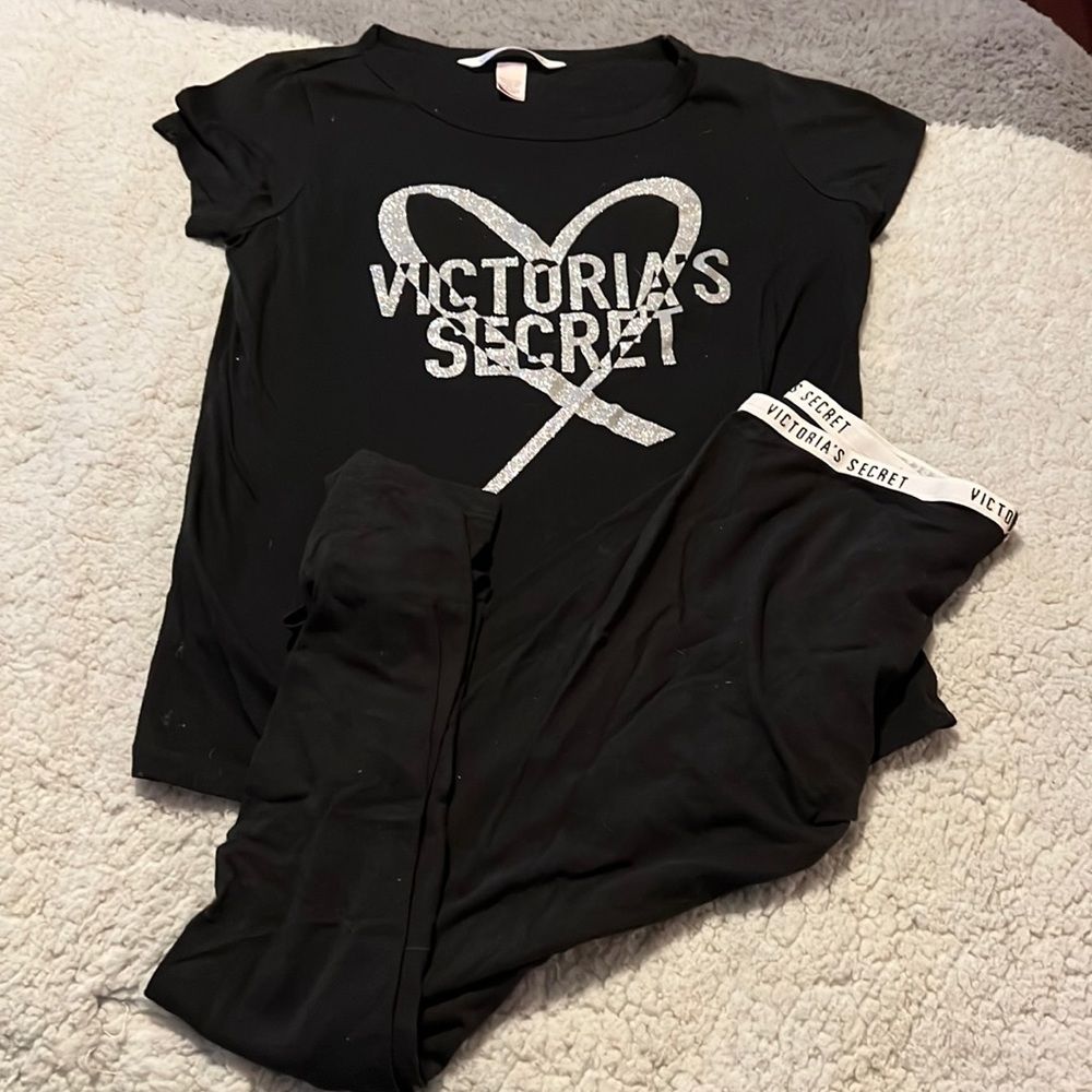 EUC Women’s Victoria’s Secret Pajamas- Size XS Black / Silver